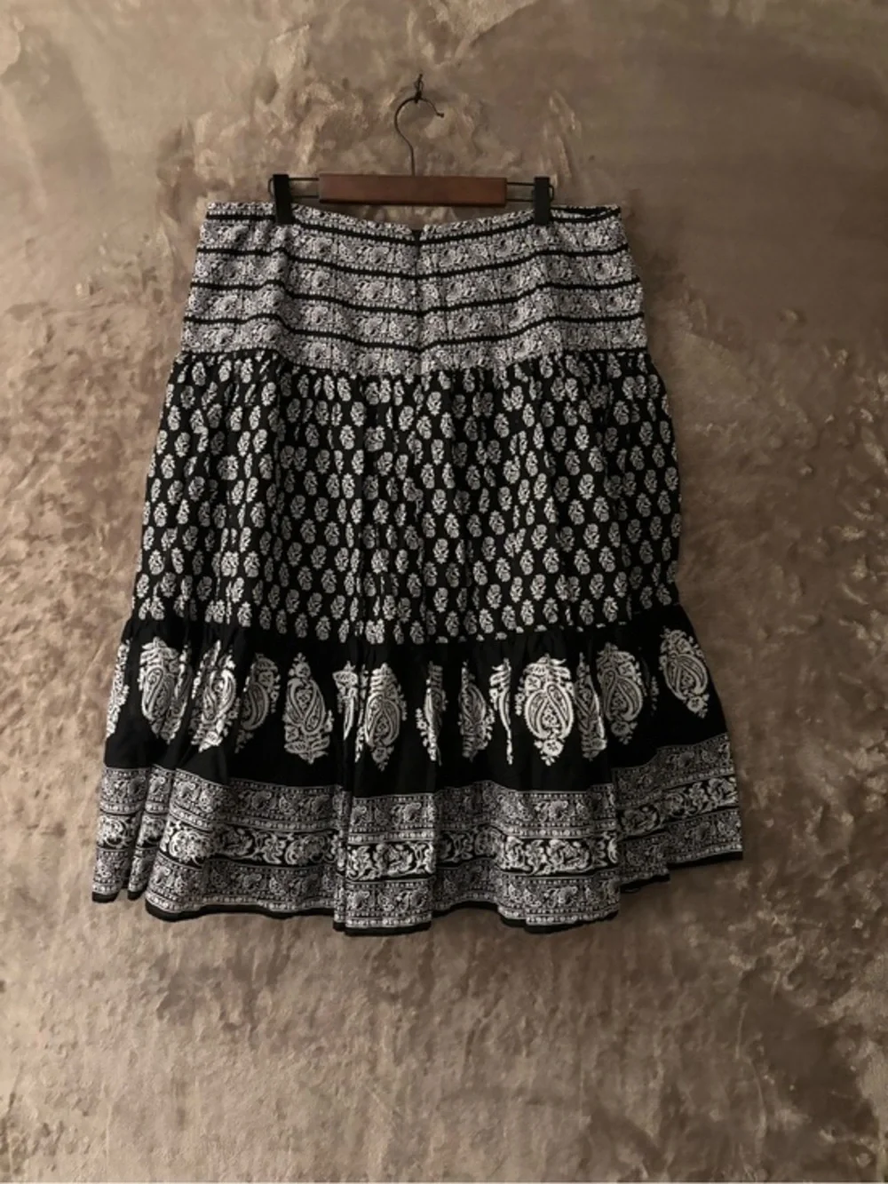Chaps Tiered Paisley Skirt Women’s Size 14 Black and White Pattern